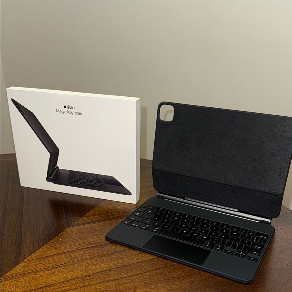 Apple iPad Magic Keyboard - Black